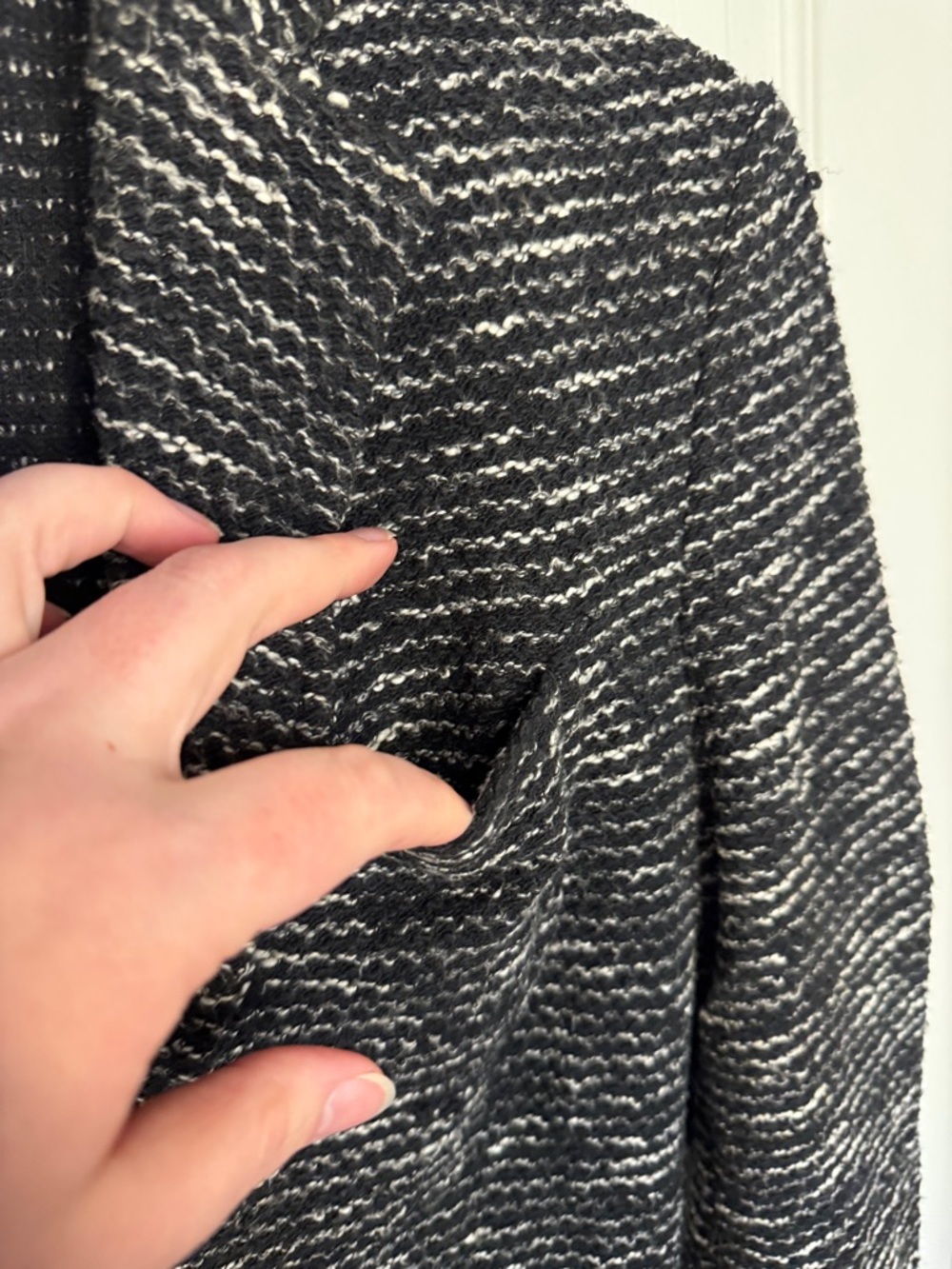 EUC Woman’s Black & Silver Knit Blazer - Picture 6 of 8